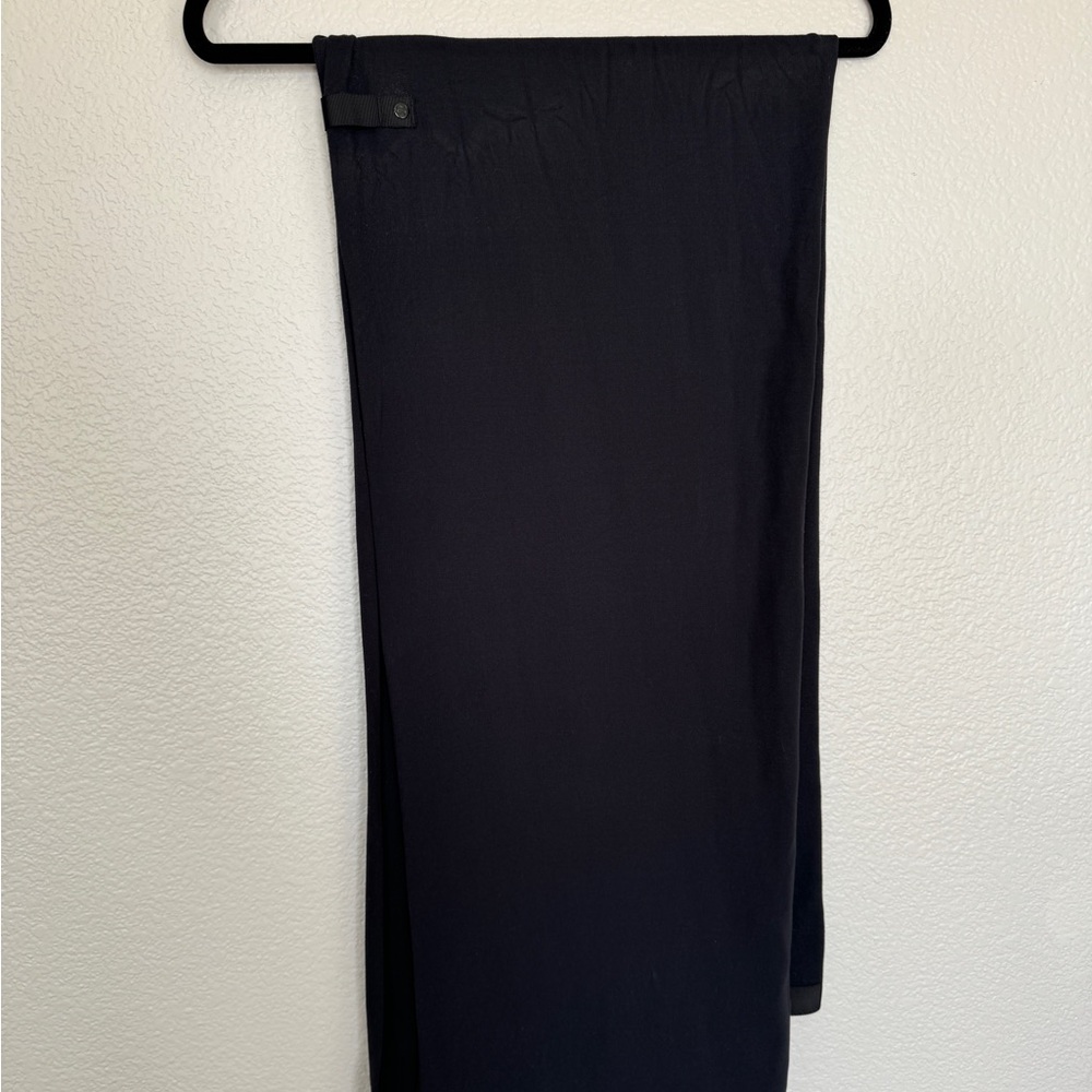 Lululemon black scarf